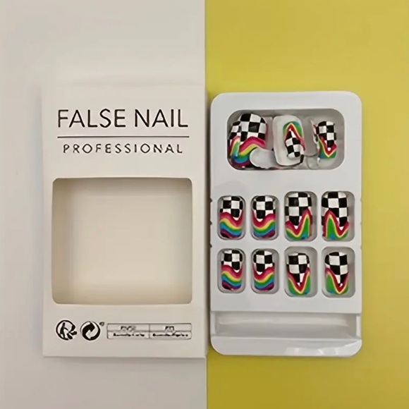 Checker Press-On Nails / Nail Art / Trending! (Nail Glue Included!) - Picture 8 of 12